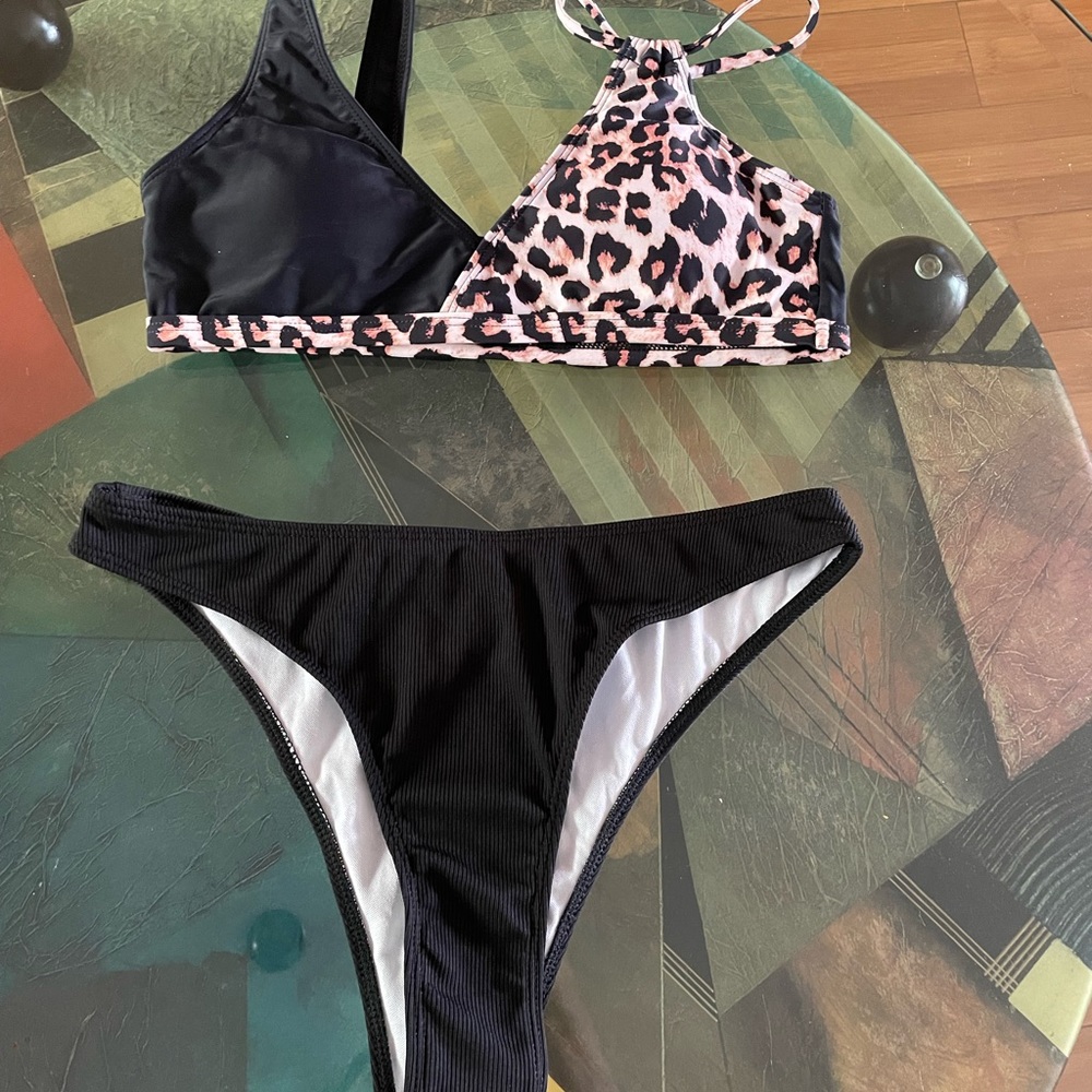 Brand new SHEIN bathing suit - Picture 1 of 3